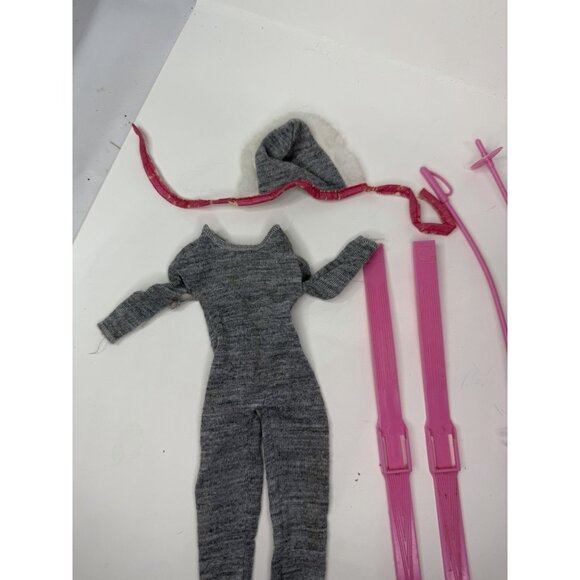 Vintage 1983 Ski Party Barbie Designer Collection #7079 Outfit Pink Skis & Poles - Picture 2 of 7